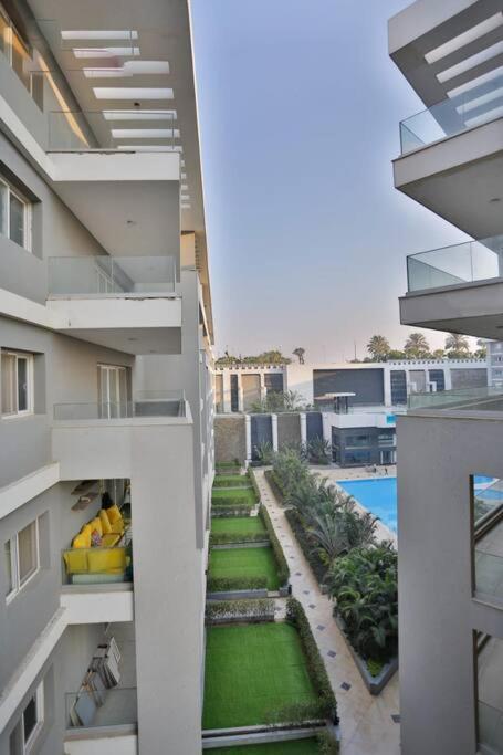 Parkside Boutique 3 Bbr Serviced - Ocean Blue - Near Airport Apartment