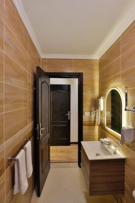 Apartment Parkside Boutique 3 Bbr Serviced - Ocean Blue - Near Airport *